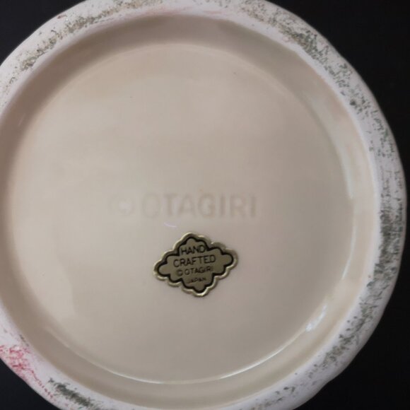 Otagiri Handcrafted in Japan Holly Berry & Bow Jam Jar w/ Lid 5 1/2" Tall - Picture 3 of 6